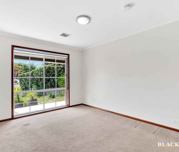 Spacious living with Solar - Photo 3