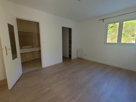 Location Appartement 3 pièces 85m² MONT ST AIGNAN 76130 - Photo 4