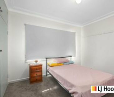 Charming 3-Bedroom Home with Modern Comforts - Photo 4