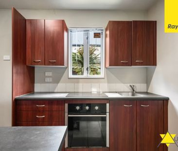 Bright and Spacious 2-Bedroom Unit in a Convenient New Lynn Location - Photo 6