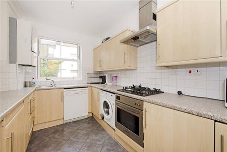 3 bedroom mews to rent - Photo 5