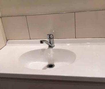 Downstairs Studio Flat in Sunnynook - Photo 4