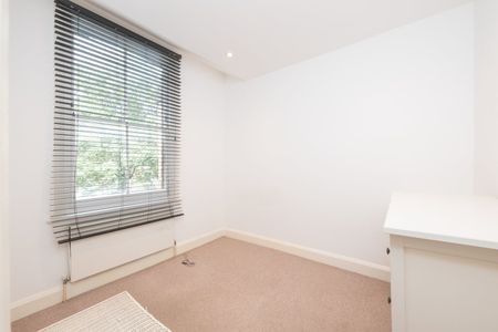 2 Bed Flat, Kellett Road, SW2 - Photo 2