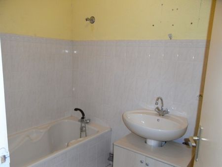 Location Appartement 3 pièces 55m² MONISTROL SUR LOIRE 43120 - Photo 3