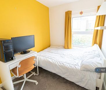 5 bedroom end of terrace house to rent - Photo 1