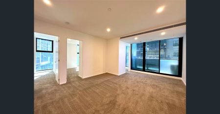 MAGNIFICENT CORNER THREE BEDROOM APARTMENT LOCATED IN THE HEART OF SOUTHBANK - Photo 3