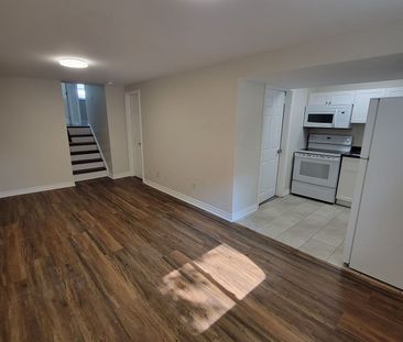 For Lease - 20 Mowat Crescent Unit# Lower, Barrie, Ontario - Photo 2