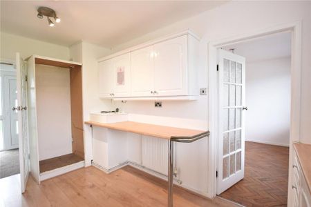 3 bedroom semi-detached house to rent - Photo 5