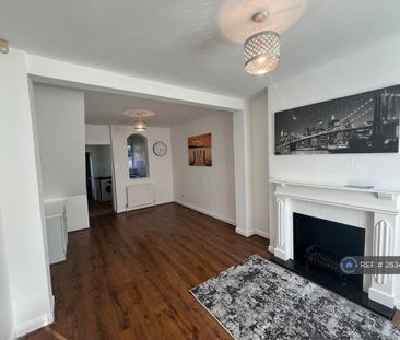 2 bedroom terraced house to rent - Photo 4