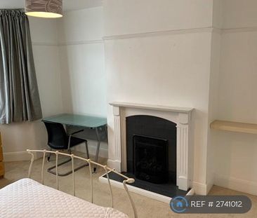 4 bedroom terraced house to rent - Photo 4