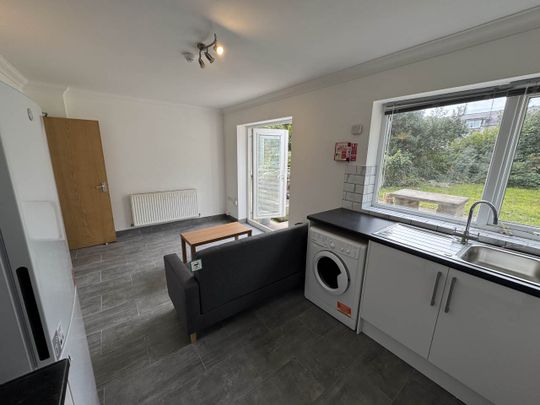 Flat 2 43 Richmond Road, Roath, Cardiff - Photo 1