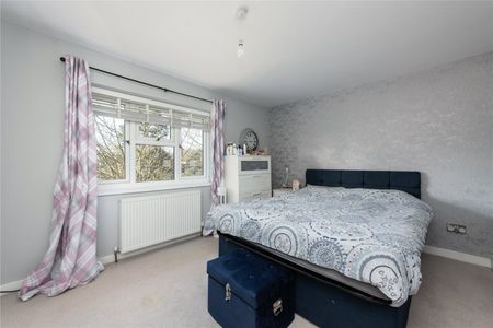 Snowdrop Way, Woking - 4 bedrooms Property for lettings - Seymours - Photo 5