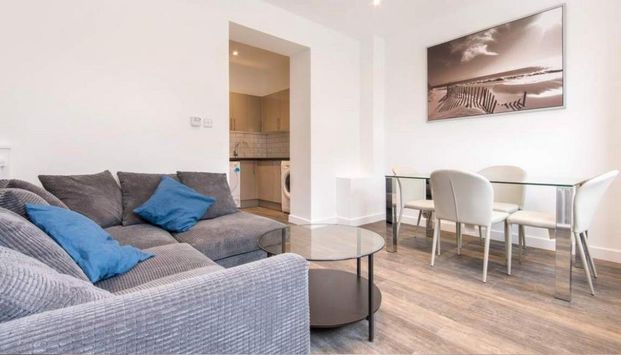 1 bedroom in a flat share to rent - Photo 1