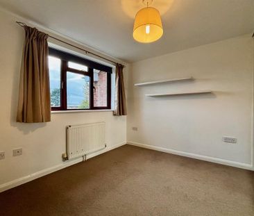 4 bedroom end of terrace house to rent - Photo 5