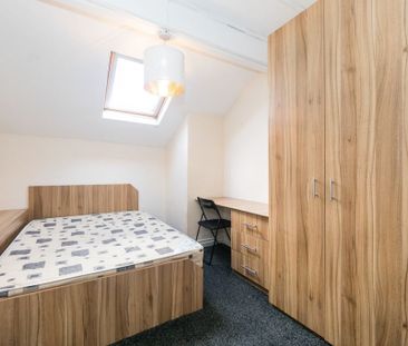 Manor Drive, Leeds - Photo 5