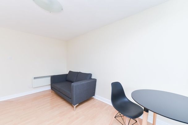 Felixstowe Court, London, E16 flat to rent - Photo 1