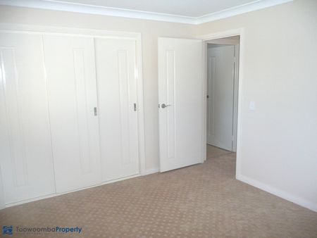 Executive Unit! Prestige Townhouse! - Photo 3