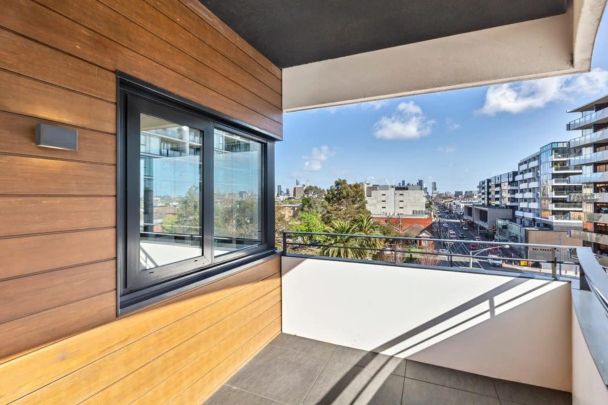 Sophisticated Living with Breathtaking Views - Photo 1