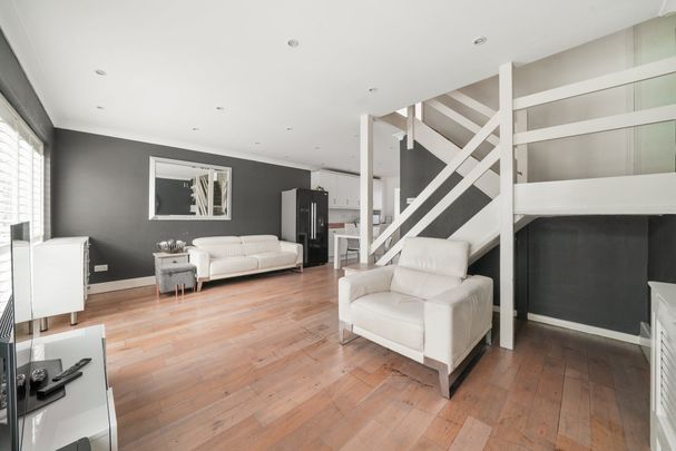 Claremont Close, kent, London - Photo 1