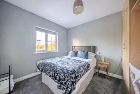 5 bedroom link detached house to rent - Photo 4