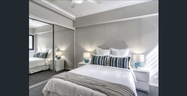 Incredible Value! Centrally located, top floor, North-East corner apartment! - Photo 1