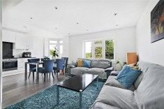 St Georges Road, N13, London - Photo 3