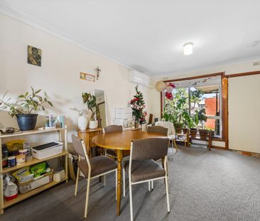 LOW MAINTENANCE 2 BEDROOM UNIT IN QUIET COMPLEX - Photo 3