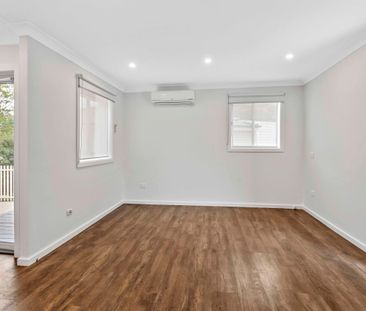 3 bedroom home with separate 1 bedroom residence - Photo 3