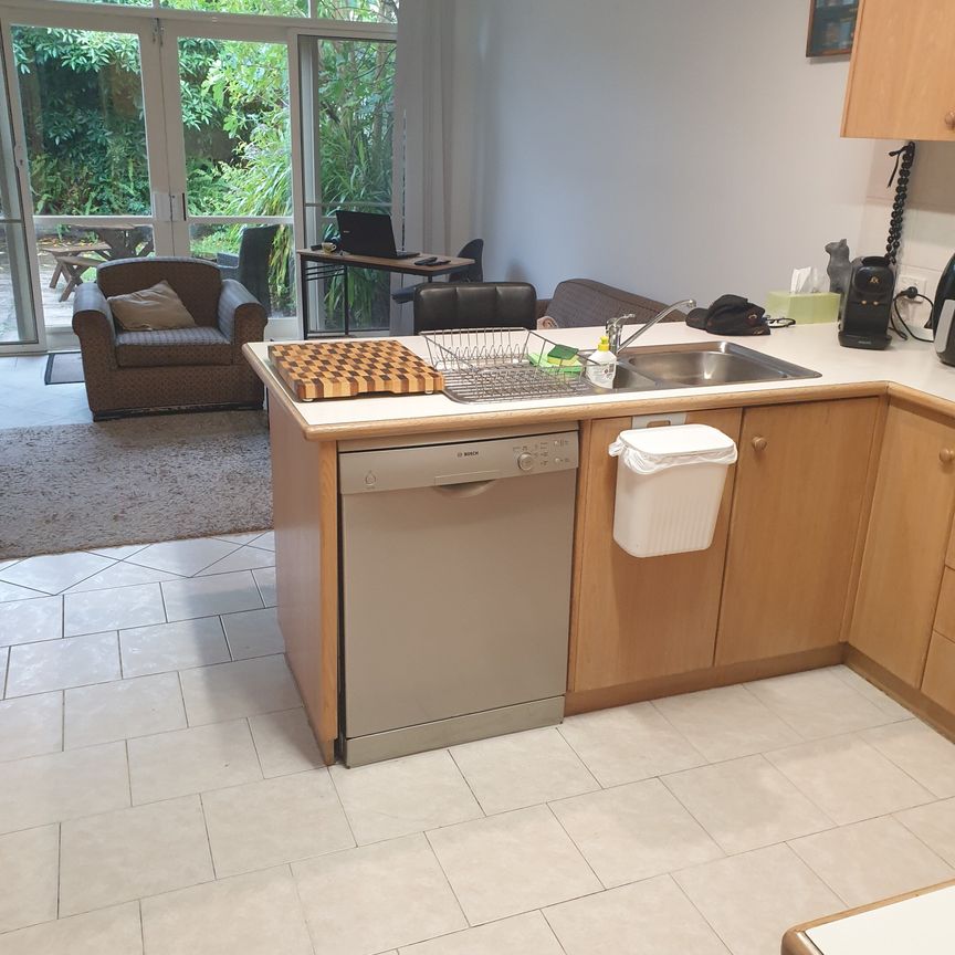 Surrey Hills - Photo 1