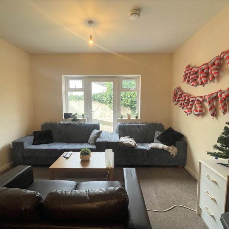 5 bedroom house to rent - Photo 1