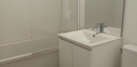 Appartement à louer - REIMS HYPER CENTRE - Photo 2