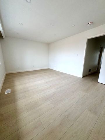 For Lease - 115 Torrens Avenue Unit# Upper, Toronto, Ontario - Photo 2