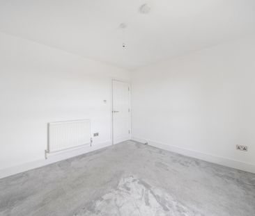 3 bedroom flat to rent - Photo 6