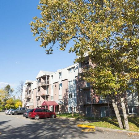 4 1/2 Vanier -ascenseur- proche des commodités- 1er décembre - Photo 4