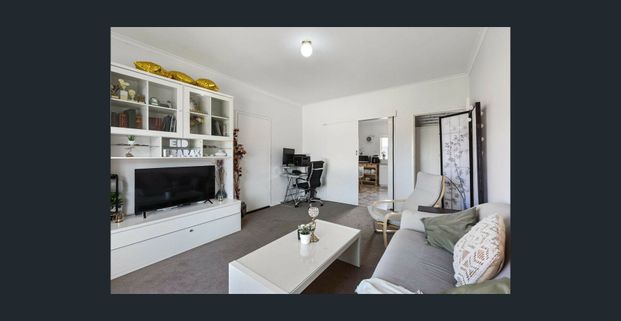 A stroll to the beach, just in time for summer.. - Photo 1