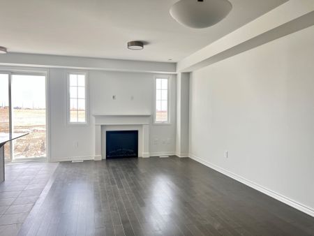 For Lease - 127 Leslie Richard Street, Markham, Ontario - Photo 2