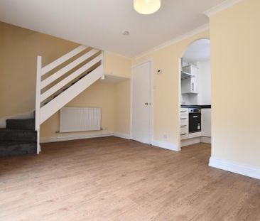 2 bedroom terraced house to rent - Photo 2