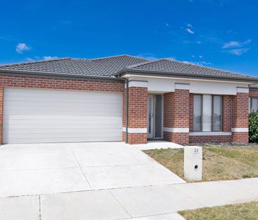 WELL PRESENTED 3 BEDROOM HOME WITH 2 SEPARATE LIVING AREAS - Photo 6