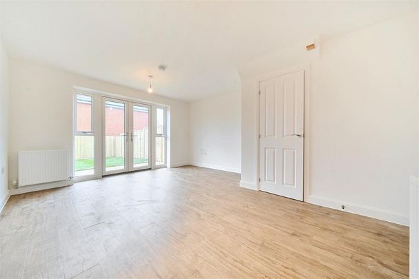 3 bedroom semi-detached house to rent - Photo 1