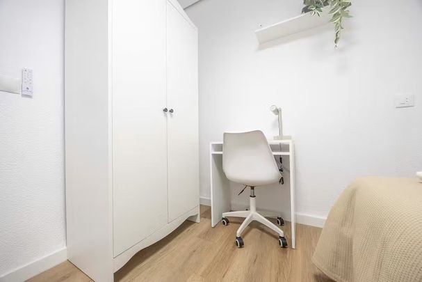 Carrer de Dolores Alcaide, Valencia, Valencian Community 46007 - Photo 1