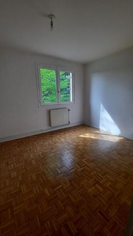 Location Appartement 4 pièces 94m² STE FOY LES LYON 69110 - Photo 2