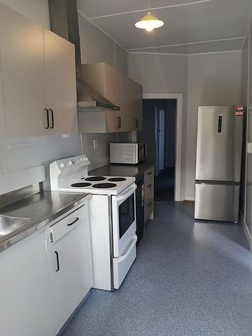 Grandstand views of Dunedin 5 mins from Uni - Photo 4