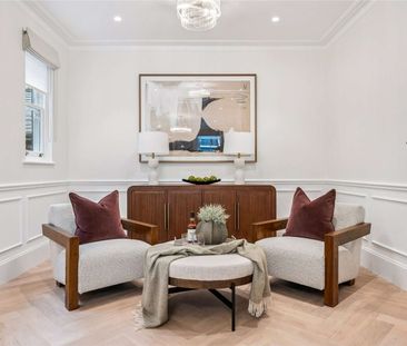 A beautifully refurbished five-bedroom double fronted Georgian town... - Photo 2