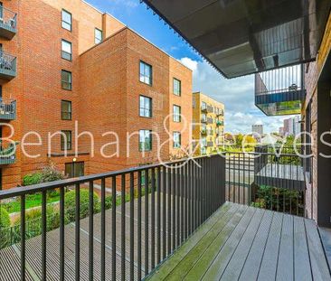 Accolade Avenue, Southall, UB1 - Photo 1