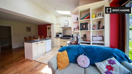 Snug room for rent in 3-bedroom house, Knocklyon, Dublin - Photo 2