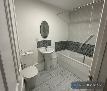 2 bedroom flat to rent - Photo 4
