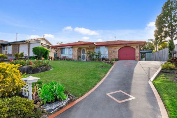 Nestled in one of Carrara's peaceful and family-friendly street, this delightful home is now available for rent. - Photo 1