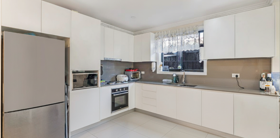 Three-Bedroom Granny Flat in a Peaceful Location! - Photo 2