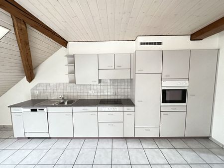 The charm of the attic – 3 months of net rent offered - Photo 4