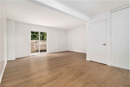 For Lease - 1444 Foxwell Street Unit# 18, Cyrville - Carson Grove - Pineview, Ontario - Photo 4